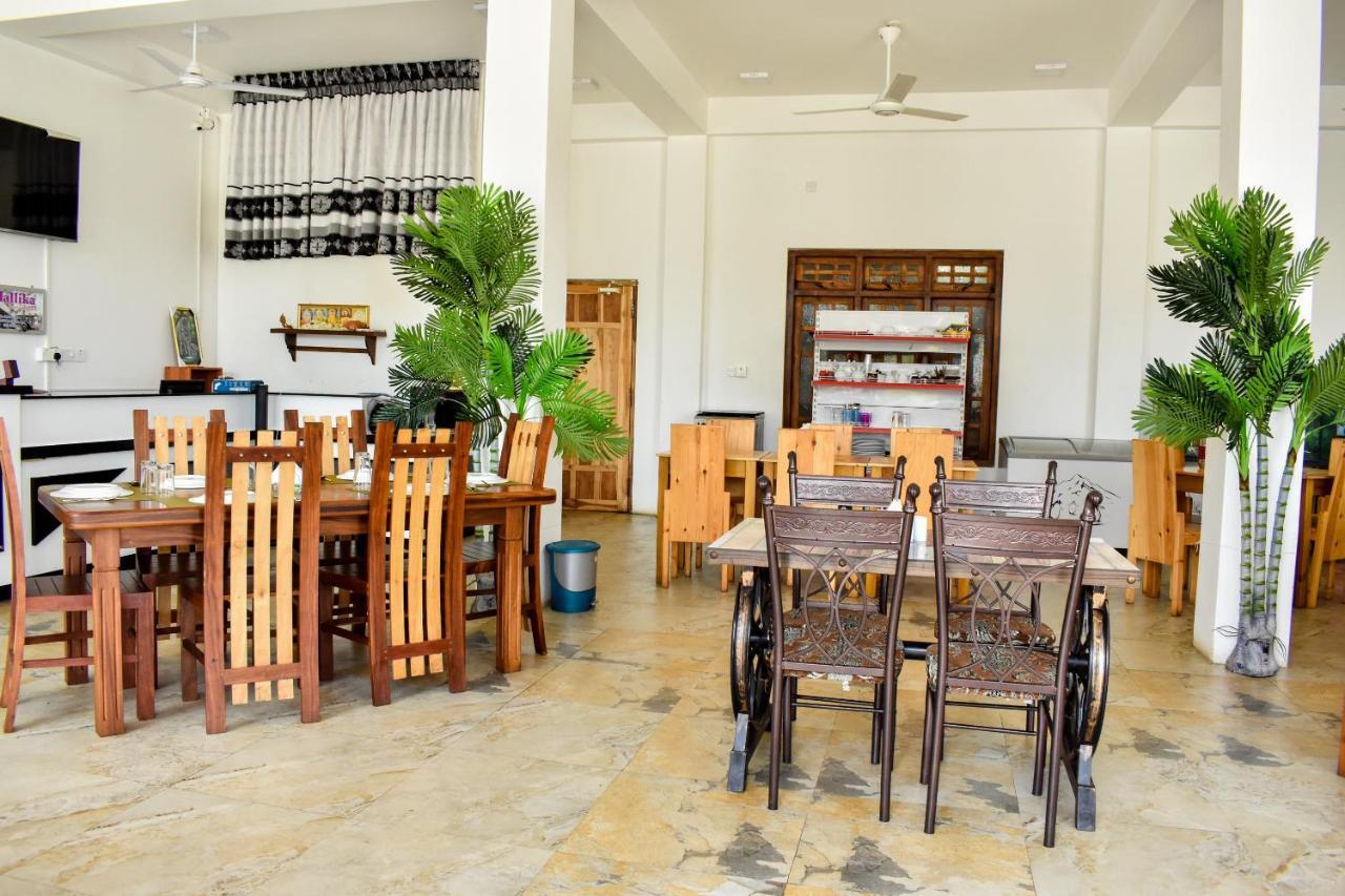 טרינקומאלה Mallika Resort מראה חיצוני תמונה